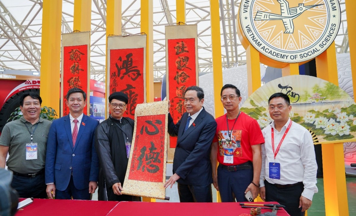 Chủ tịch Quốc hội kiểm tra công tác chuẩn bị Triển lãm Thành tựu đất nước