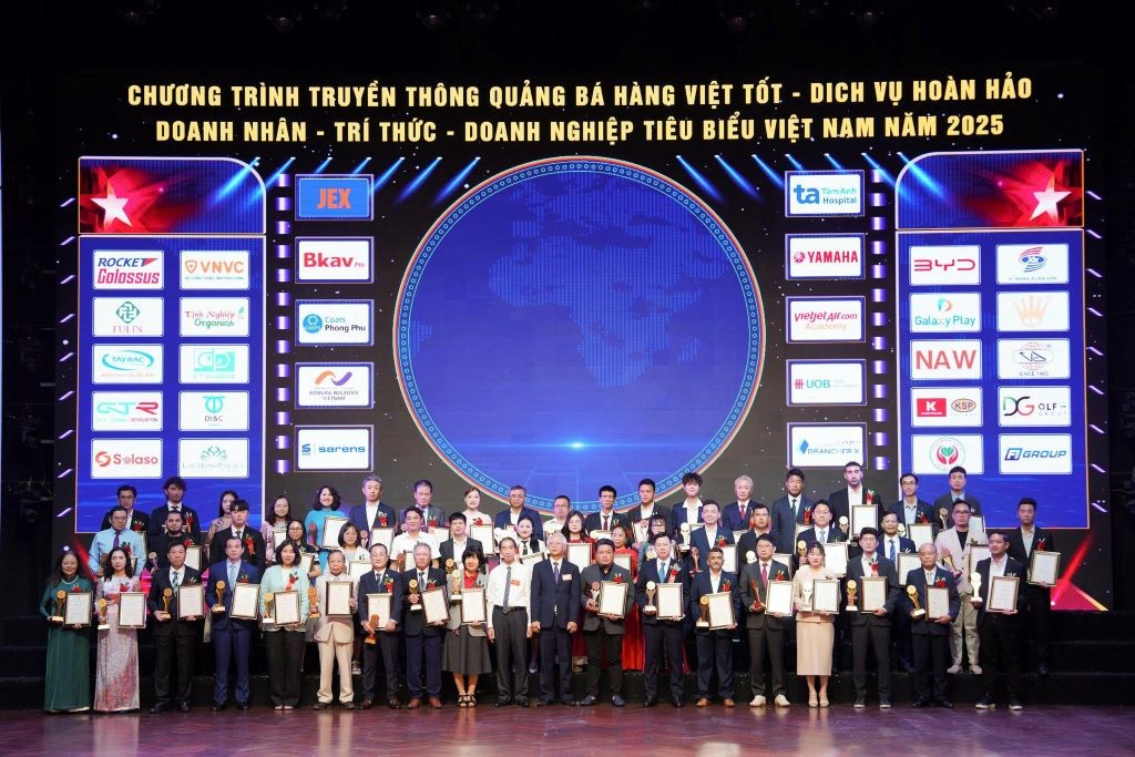 BYD Việt Nam đón nhận Top 10 thương hiệu hàng đầu Việt Nam và Top 10 dịch vụ hoàn hảo 2025 BYD Việt Nam đón nhận Top 10 thương hiệu hàng đầu Việt Nam và Top 10 dịch vụ hoàn hảo 2025