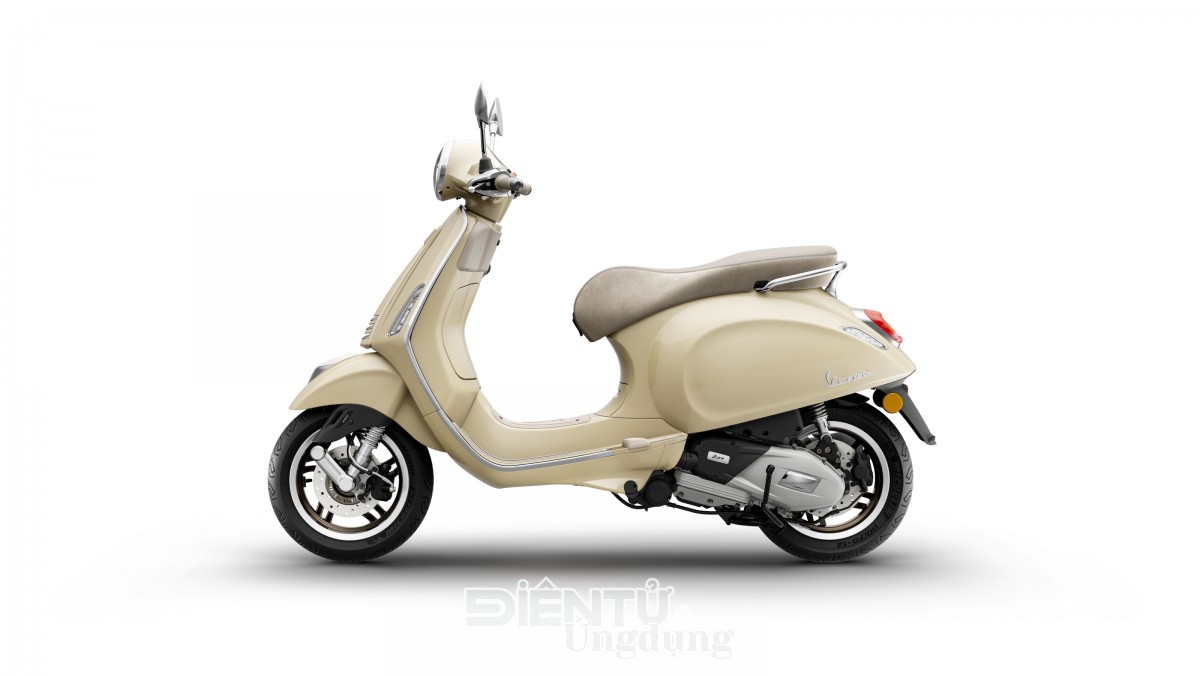 Vespa Primavera 80th