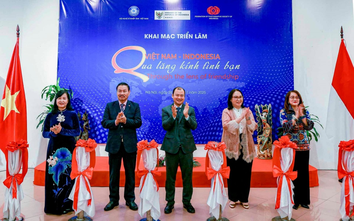 Triển lãm ảnh nghệ thuật Việt Nam - Indonesia: Cầu nối tình bạn và văn hóa