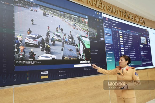 Trung tâm điều hành hệ thống camera AI của Công an Hà Nội. Ảnh: Lao động