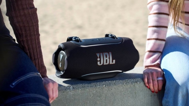 Chào mùa hè rực rỡ, JBL Xtreme 5 và JBL Go 5 chính thức lên kệ