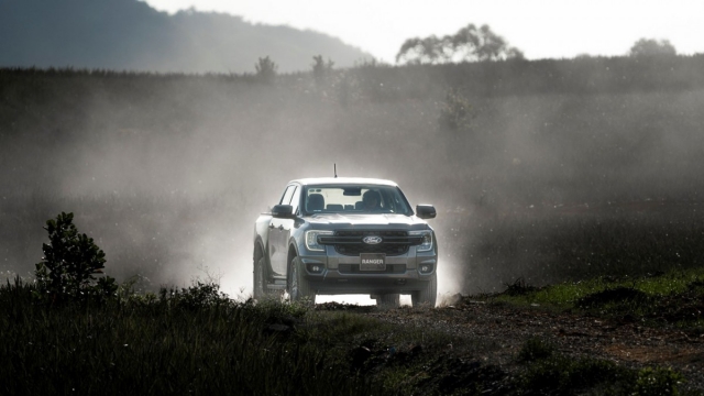Ford Ranger thế hệ mới chính thức mở bán, giá từ 707 triệu đồng