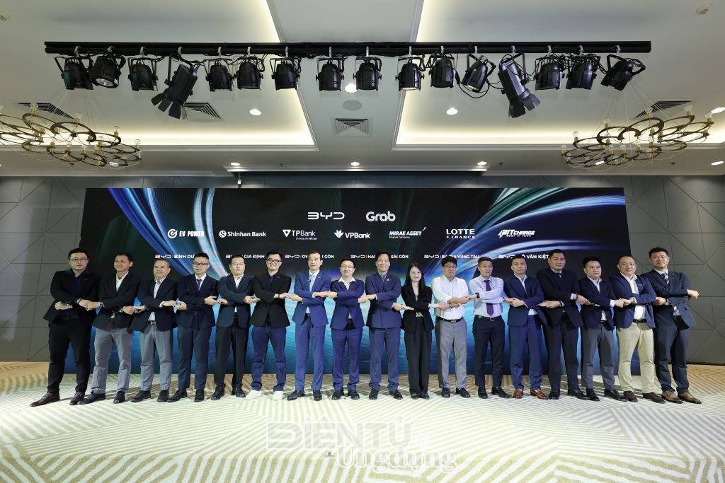 BYD Fest 102 Mùa 2: BYD bắt tay Grab, ưu đãi xe điện tới 125 triệu đồng BYD Fest 102 Mùa 2: BYD bắt tay Grab, ưu đãi xe điện tới 125 triệu đồng