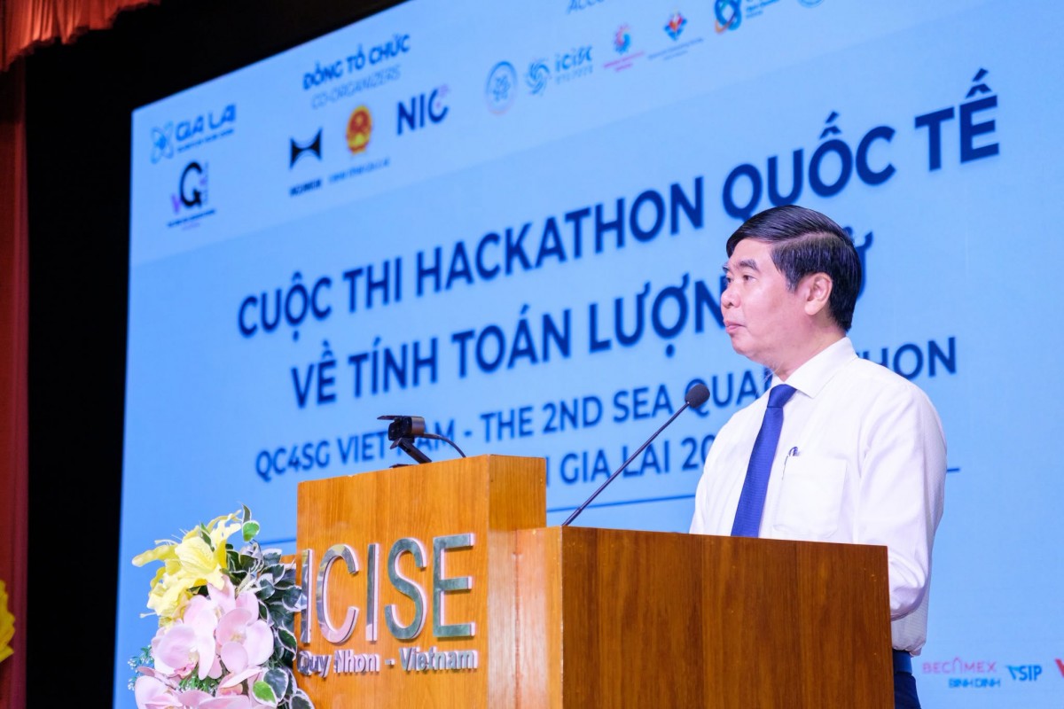 Ông Lâm Hải Giang, Tỉnh ủy viên, Phó Chủ tịch UBND tỉnh Gia Lai phát biểu tại cuộc thi.