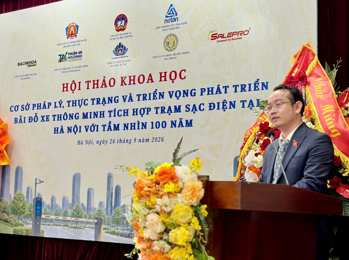Hà Nội tìm lời giải cho bài toán bãi đỗ xe và hạ tầng sạc điện