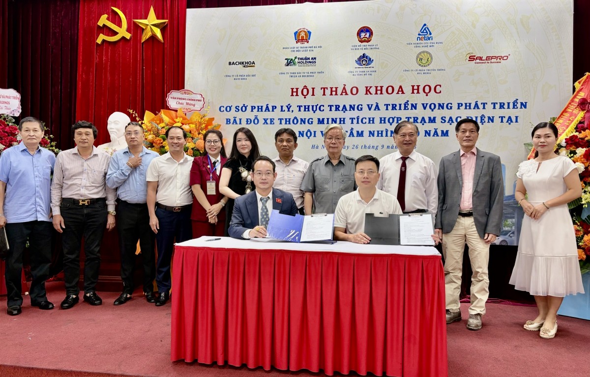 Hà Nội tìm lời giải cho bài toán bãi đỗ xe và hạ tầng sạc điện