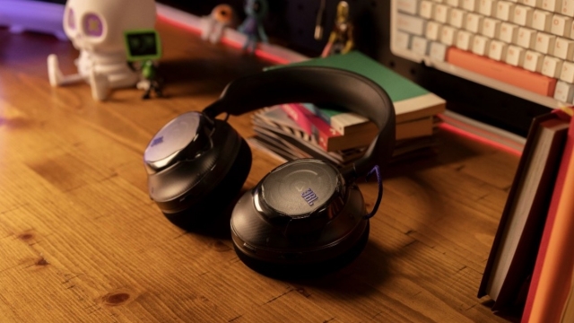 JBL mở rộng dòng tai nghe gaming với Quantum 520